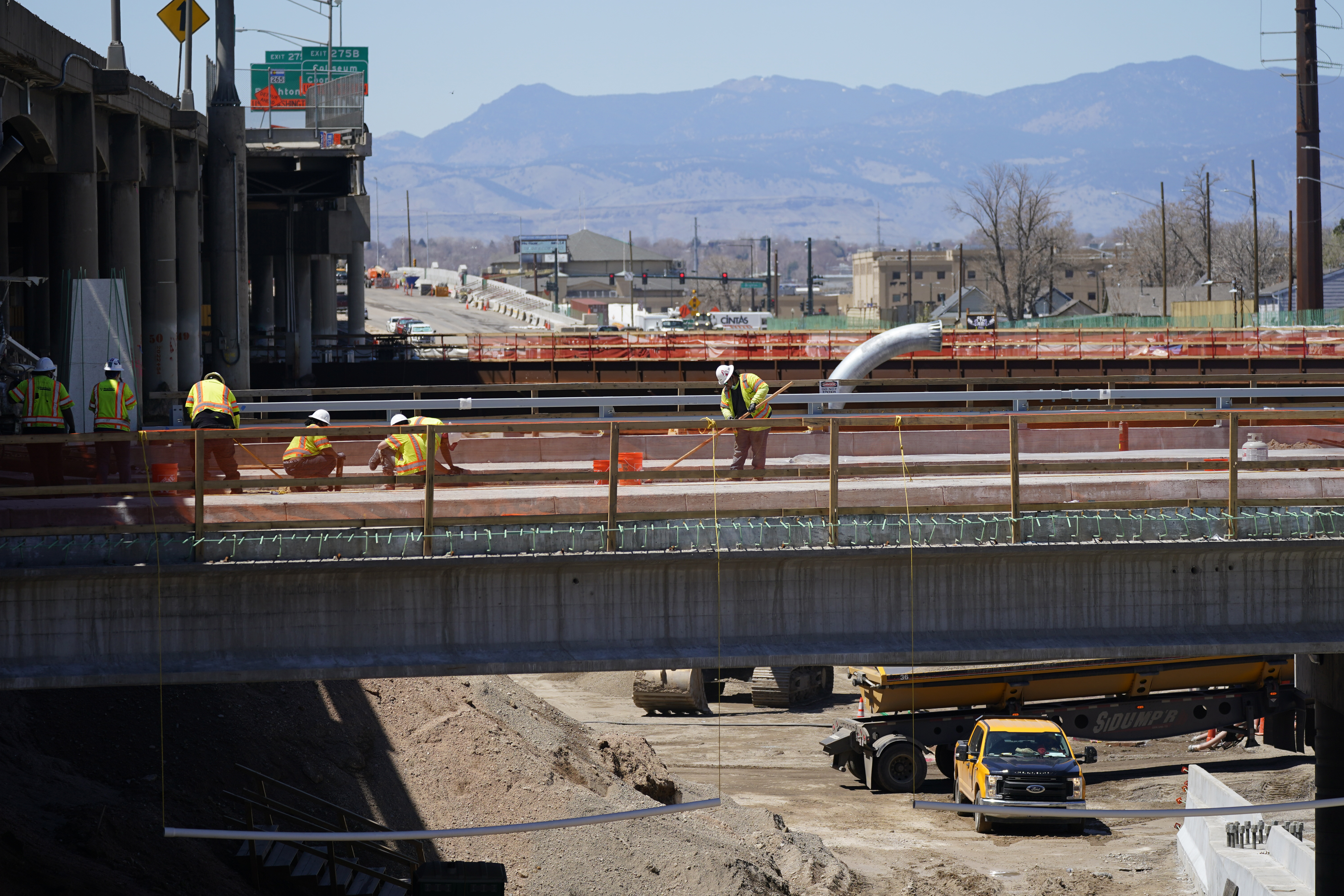 Infrastructure Permitting Reform Would Help the Economy
